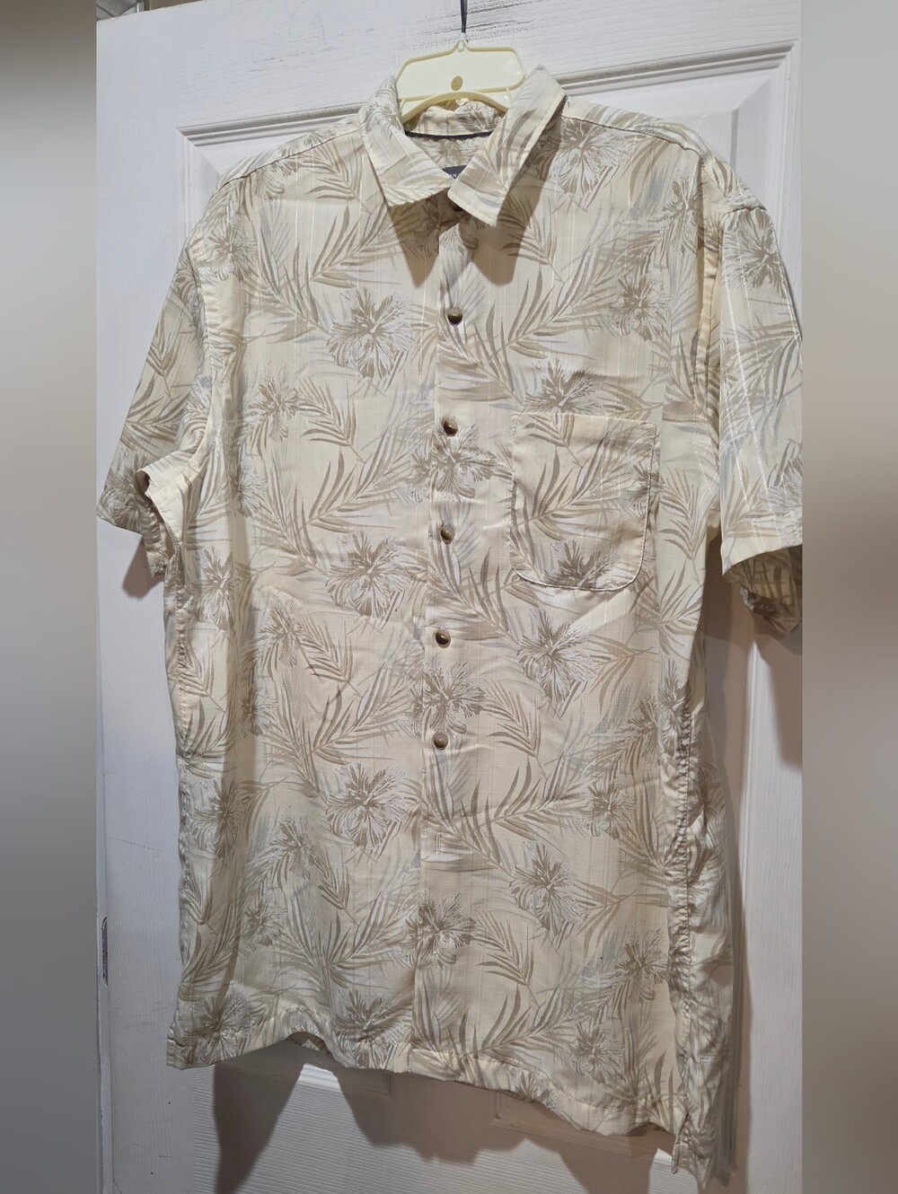 VAN HEUSEN BUTTON DOWN SHIRT